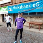 Benni im Hintergund mit AK Sieg beim offiziellen virtuellen Rennen